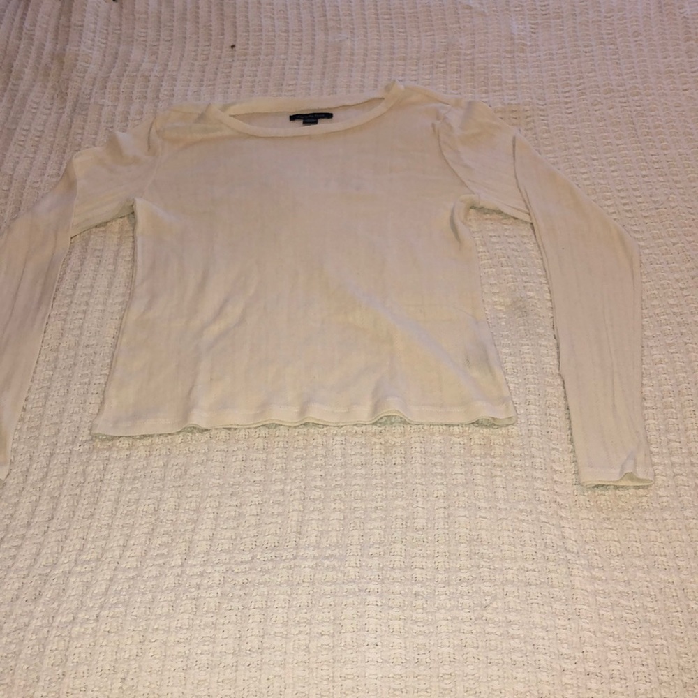 White textures long sleeve shirt.